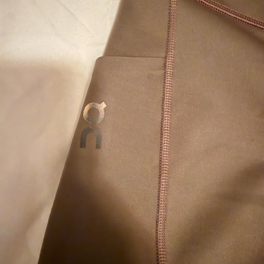 On Running Brown Performance Tights - image 4